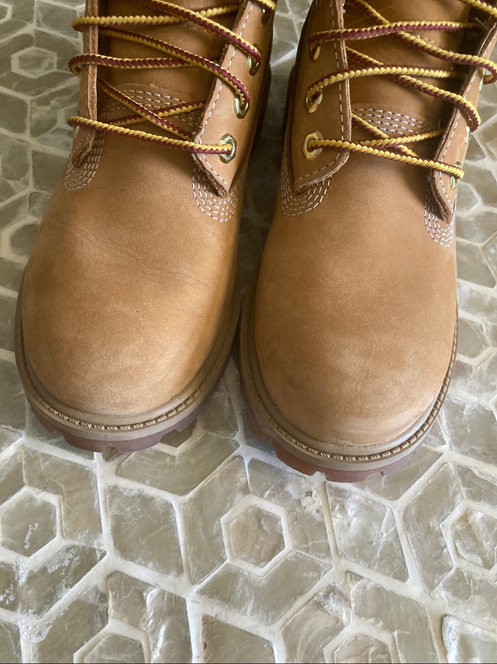 Timberland Youth Premium Unisex 6-Inch Waterproof Boot in ‘Wheat Nubuck’ - Picture 6 of 11